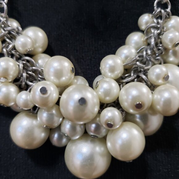 Womens Fashion White Pearlstone Statement Collar Necklace with Lobster Clasp - Picture 4 of 6